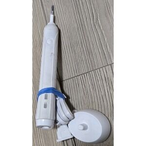 GENUINE BRAUN 1000 Oral B Electric  TOOTHBRUSH HANDLE WITH CHARGER (3756)